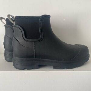 Ugg Droplet waterproof boots - size 8